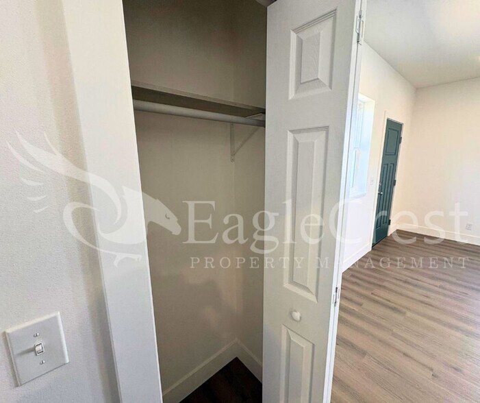 Building Photo - 420ANKENY