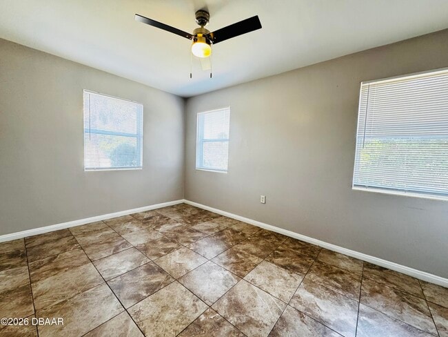 Building Photo - 391 S Halifax Dr