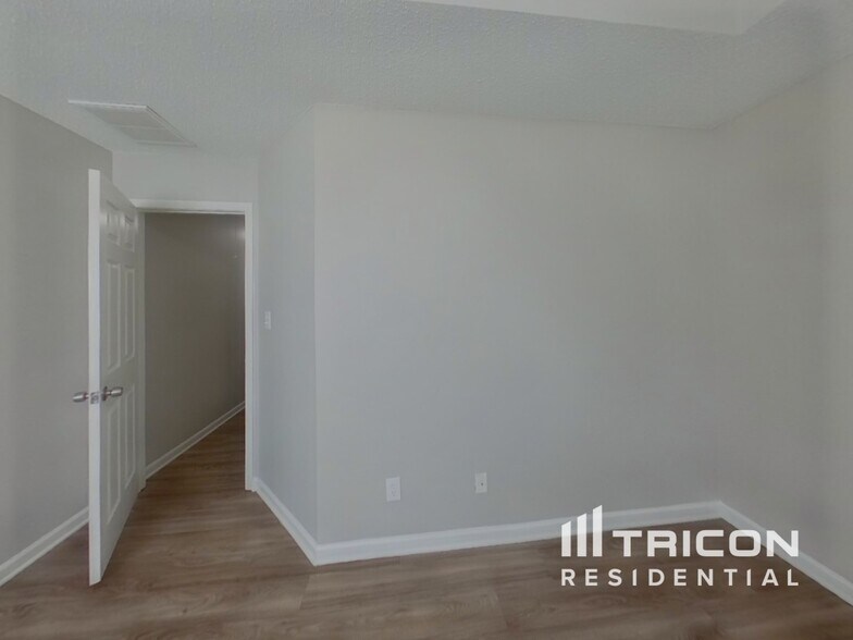 Building Photo - 2000 Taras Trace Dr