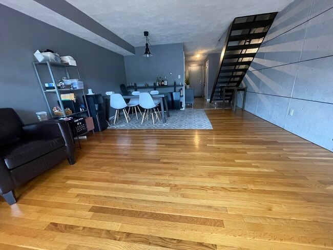 Building Photo - 120 Beaconsfield Rd