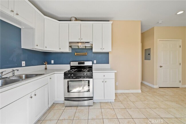 Building Photo - 9796 Stanwin Ave