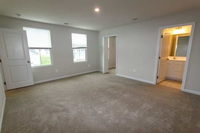 Building Photo - 4 Bed, 2.5 Single Family Home in Bunker Hi...