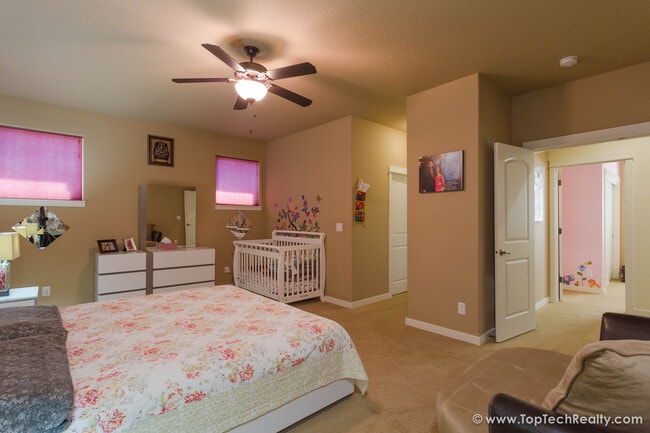 Building Photo - Stunning 3BD | 3BA | Luxury Single Family Home in Orenco | Near Intel & Park | Fenced Yard I Sola...