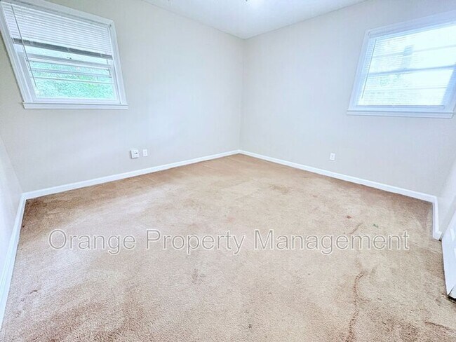 Building Photo - 410 Old Central Rd