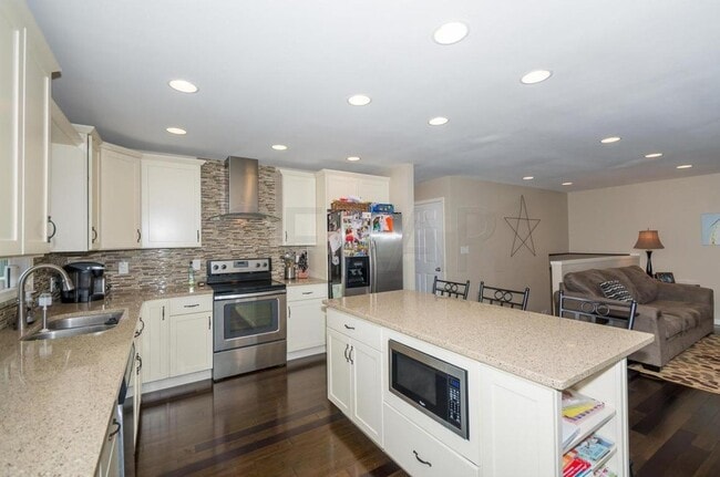 Building Photo - Awesome 5 Bedroom, 3 Bathroom Single Family Home for Rent in EGF