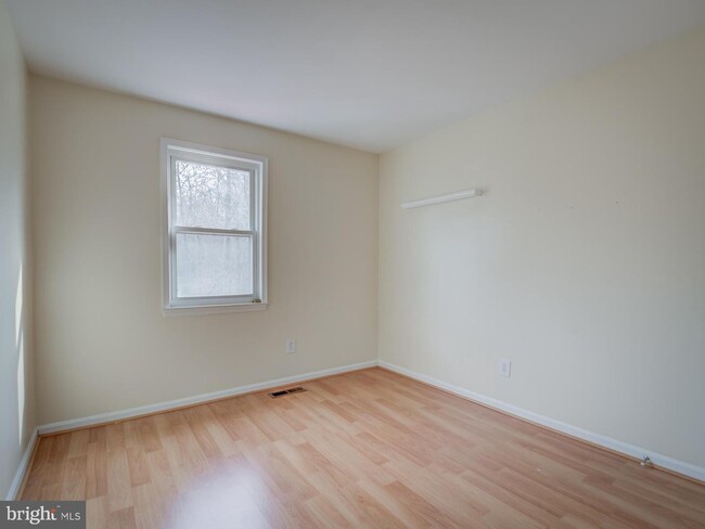 Building Photo - 8203 Stationhouse Ct
