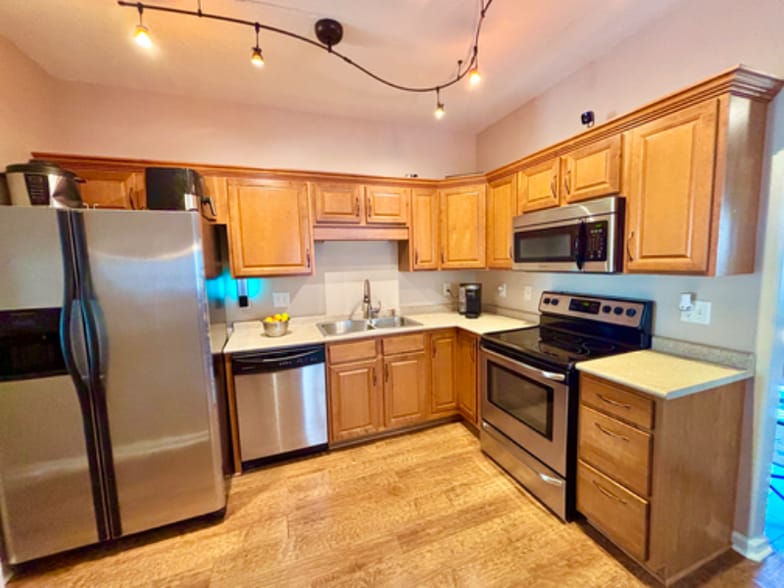 Building Photo - 169 Alexander Blvd