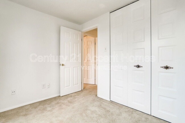 Building Photo - 5328 Larochelle Ct