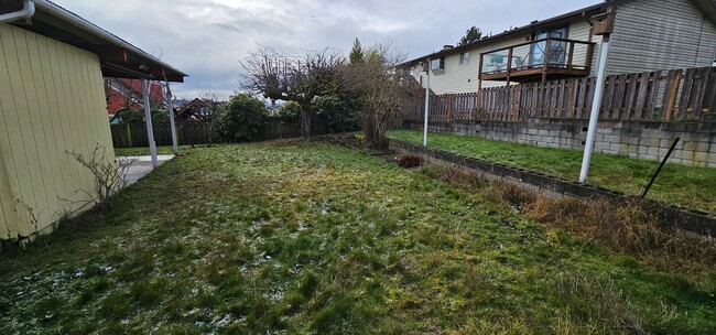 Building Photo - Two-Story Manette Home