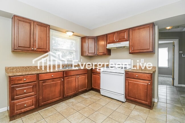 Building Photo - 230 W St Anthony Ln