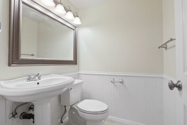 Building Photo - For Rent: Two-Story 3-Bedroom Home in South Corona