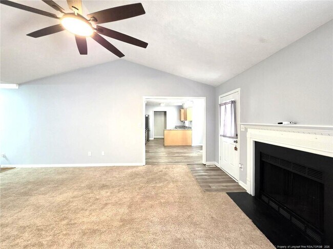 Building Photo - 910 Foxhunt Ln