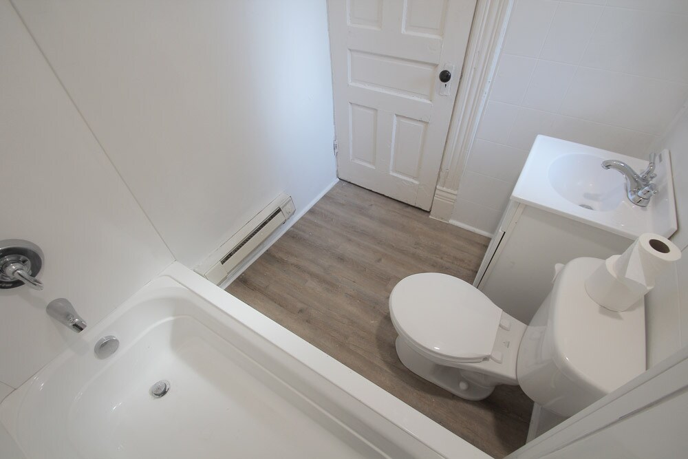 Building Photo - 429 Kelly Ave