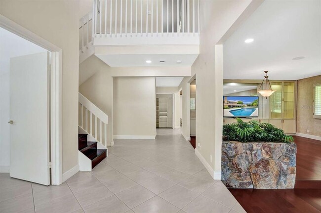 Building Photo - 2527 Lakes Dr