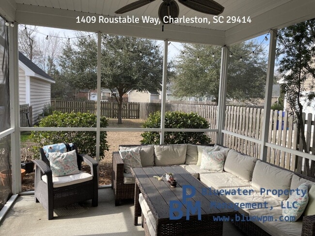 Building Photo - Spacious 4 Bed, 2.5 Bath Available April 1, 2026