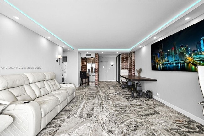 Building Photo - 1000 West Ave