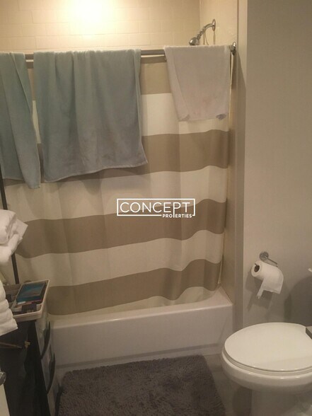 Building Photo - 601 Albany St