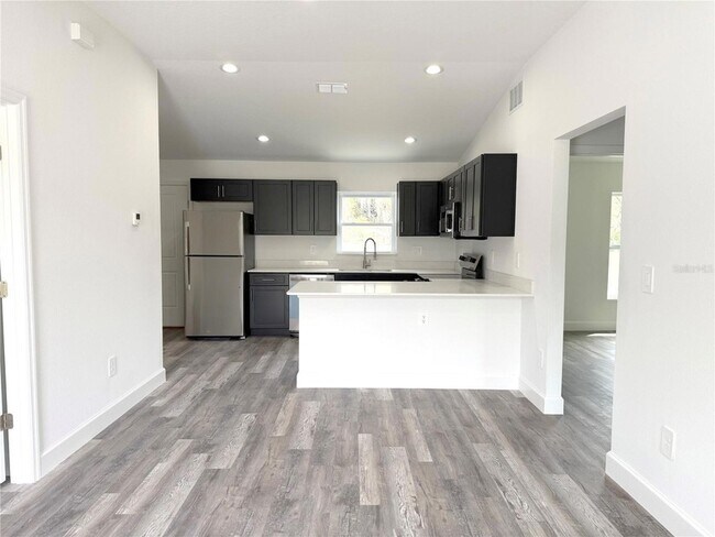 Building Photo - 14 Locust Rad