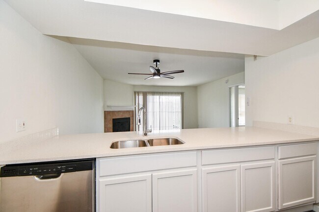 Building Photo - 2824 S Bartell Dr