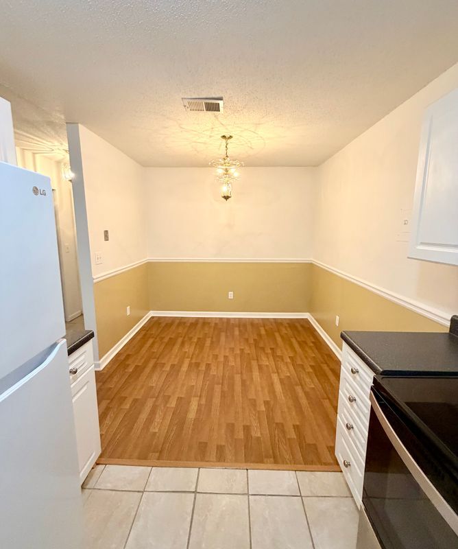 Building Photo - 3595 Woodbriar Cir