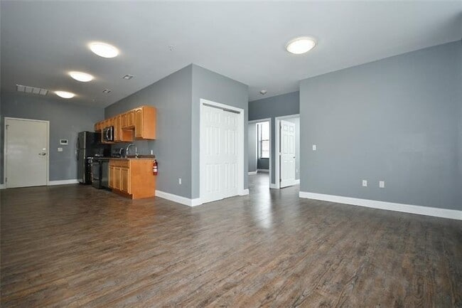 Building Photo - 401 9th St
