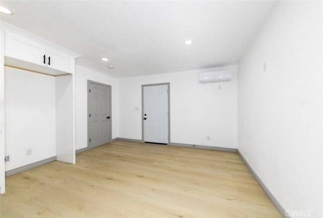 Building Photo - 10 W Trafford St