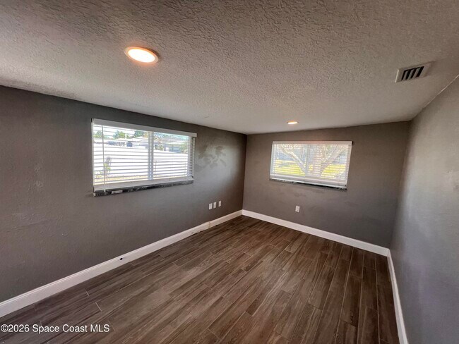 Building Photo - 741 Frisco St SE