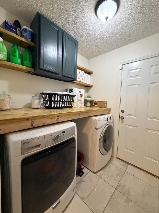 Building Photo - 205 Villacrest Dr