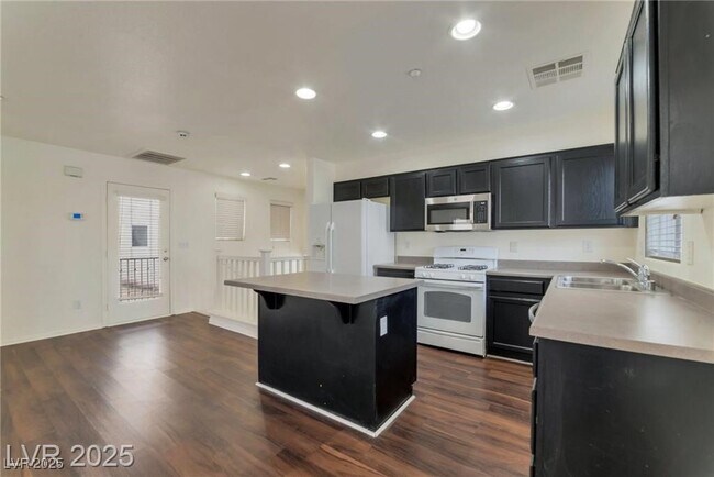 Building Photo - 6485 Arrow Cottage Ct