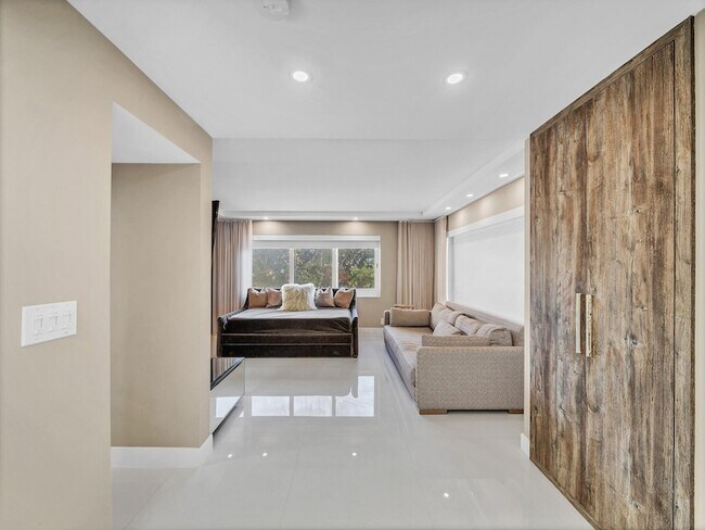 Building Photo - 1151 N Fort Lauderdale Beach Blvd