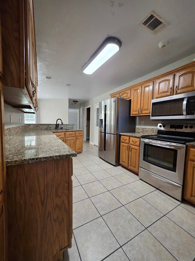 Building Photo - 995 Williamsburg Dr