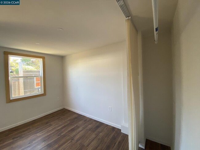 Building Photo - 624 40th St