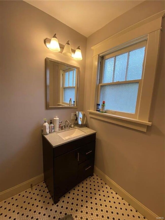 Building Photo - 743 Clark Ave