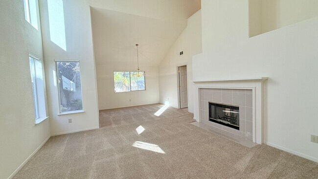 Building Photo - 1126 Vista Pointe Cir
