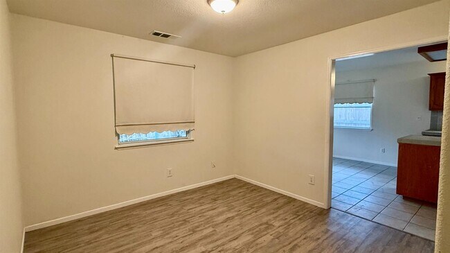 Building Photo - 945 Don Medico Dr