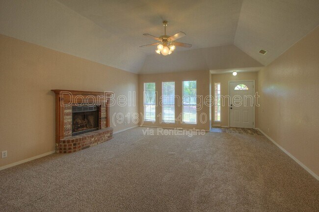 Building Photo - 2520 W Honolulu St