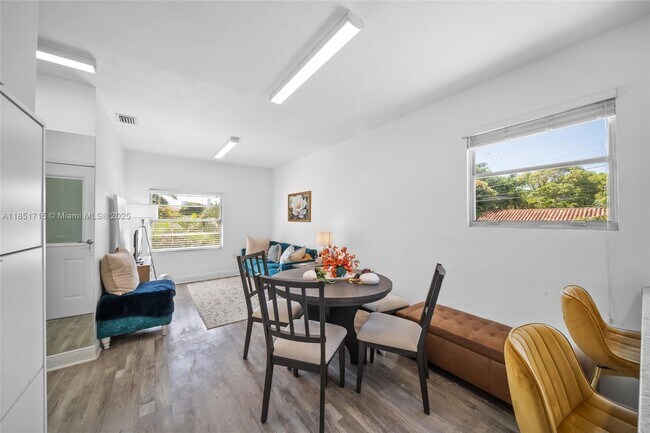 Building Photo - 1520 SW 11th Terrace