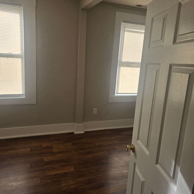 Building Photo - Auburn (186)