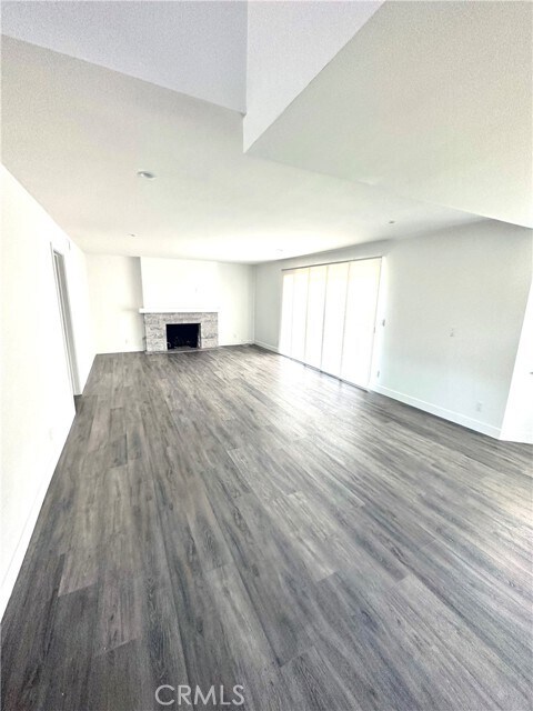 Building Photo - 8891 Baywood Dr