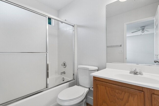 Building Photo - WONDERFUL 3 BEDROOM HOME AT END OF CUL-DE-...