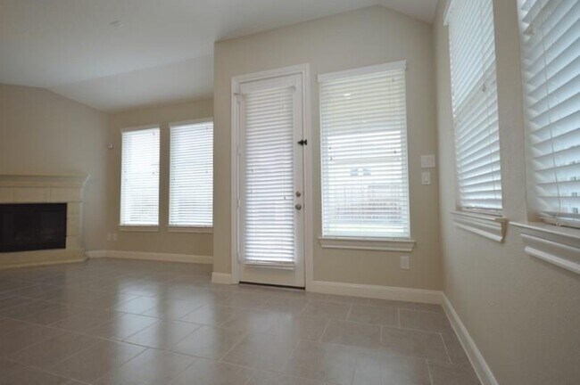 Building Photo - 2211 Hidden Meadow Ln
