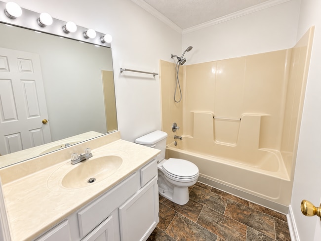 Building Photo - 5339 Beechwood Dr