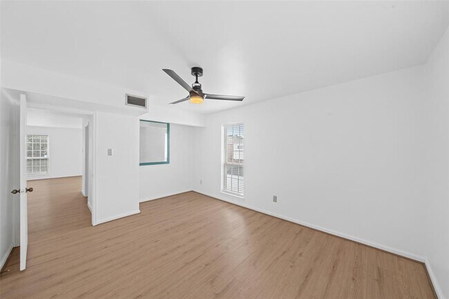 Building Photo - 6410 Del Monte Dr