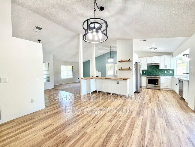 Building Photo - 45680 Clubhouse Dr