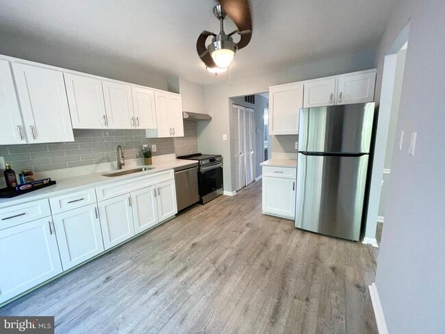 Building Photo - 1928 Rainbow Ct