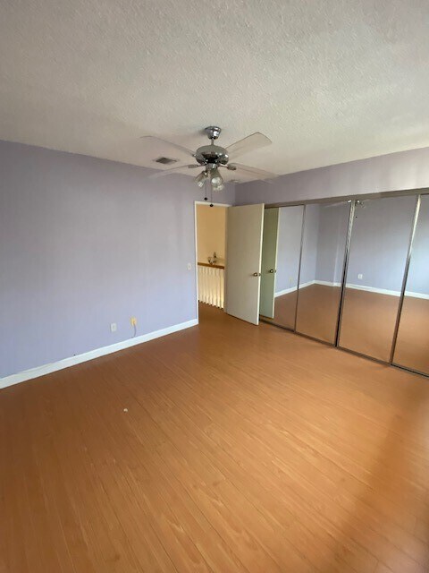 Building Photo - 557 E Tujunga Ave