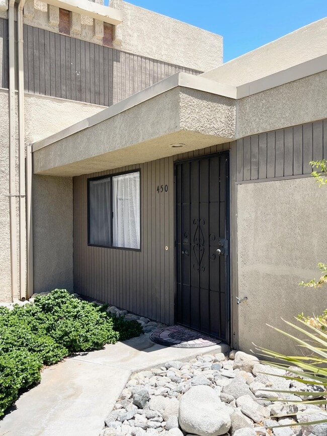 Building Photo - 450 Bradshaw E Ln