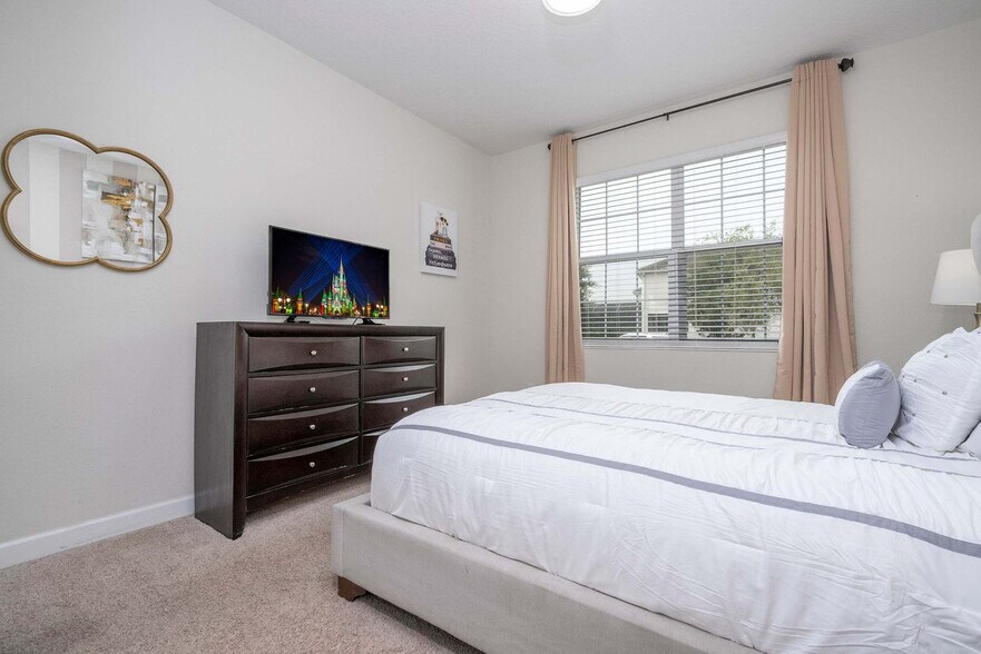 Building Photo - 4827 Kings Castle Cir