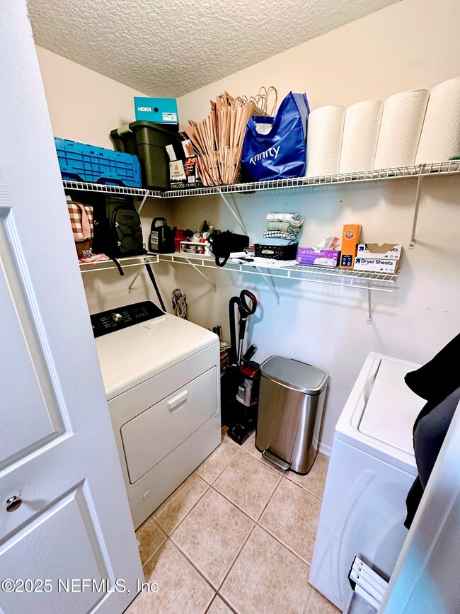 Building Photo - 197 Jardin De Mer Pl