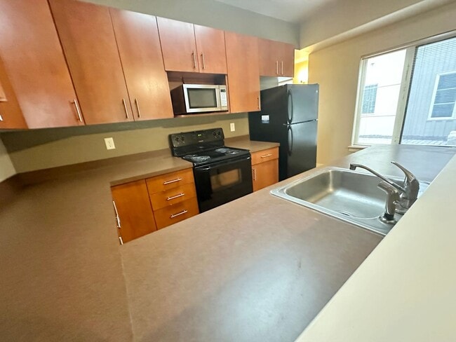 Building Photo - 712 W Laurel St